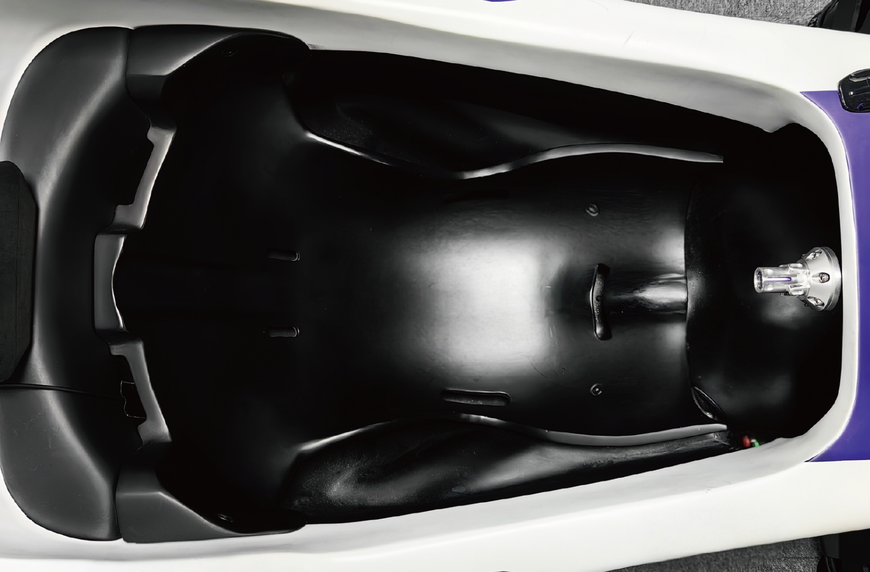 Molded built-in seat of the CONSPIT FC-Lite fiberglass formula cockpit